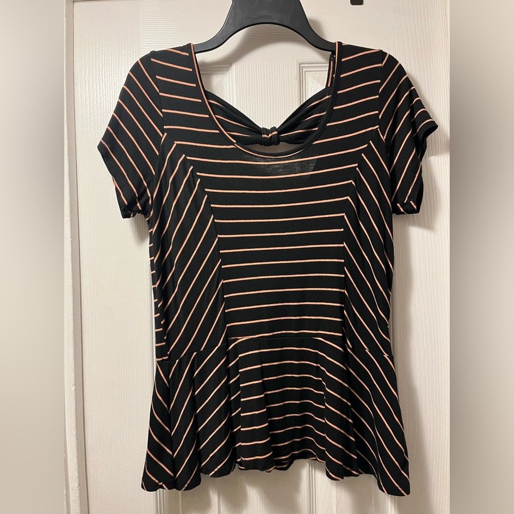 Black short sleeve baby doll top with back bow detail